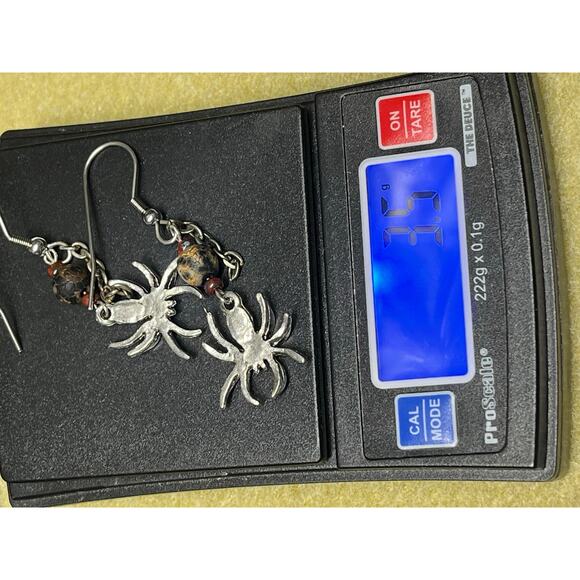 Hand Crafted Gothic Style Earrings - Picture 4 of 10